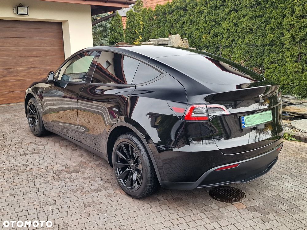 Tesla Model Y Long Range AWD - 4