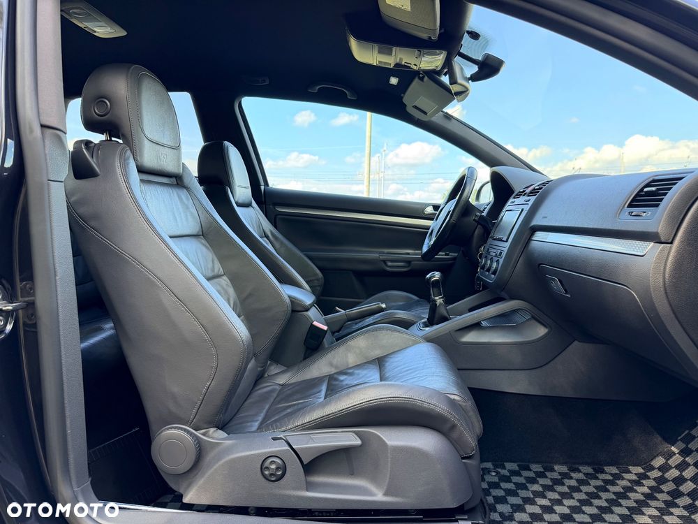 Volkswagen Golf R32 - 13