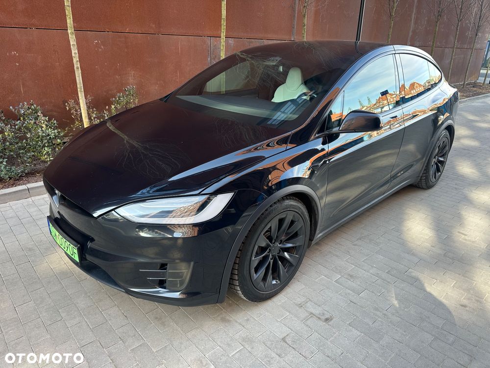Tesla Model X - 3