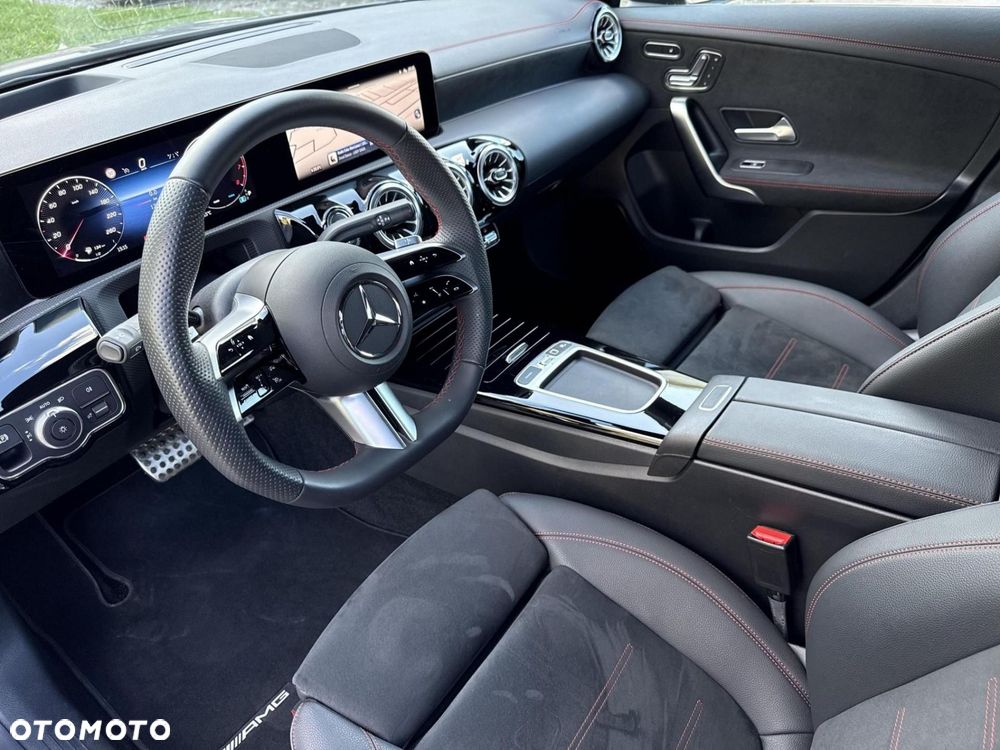 Mercedes-Benz CLA - 12