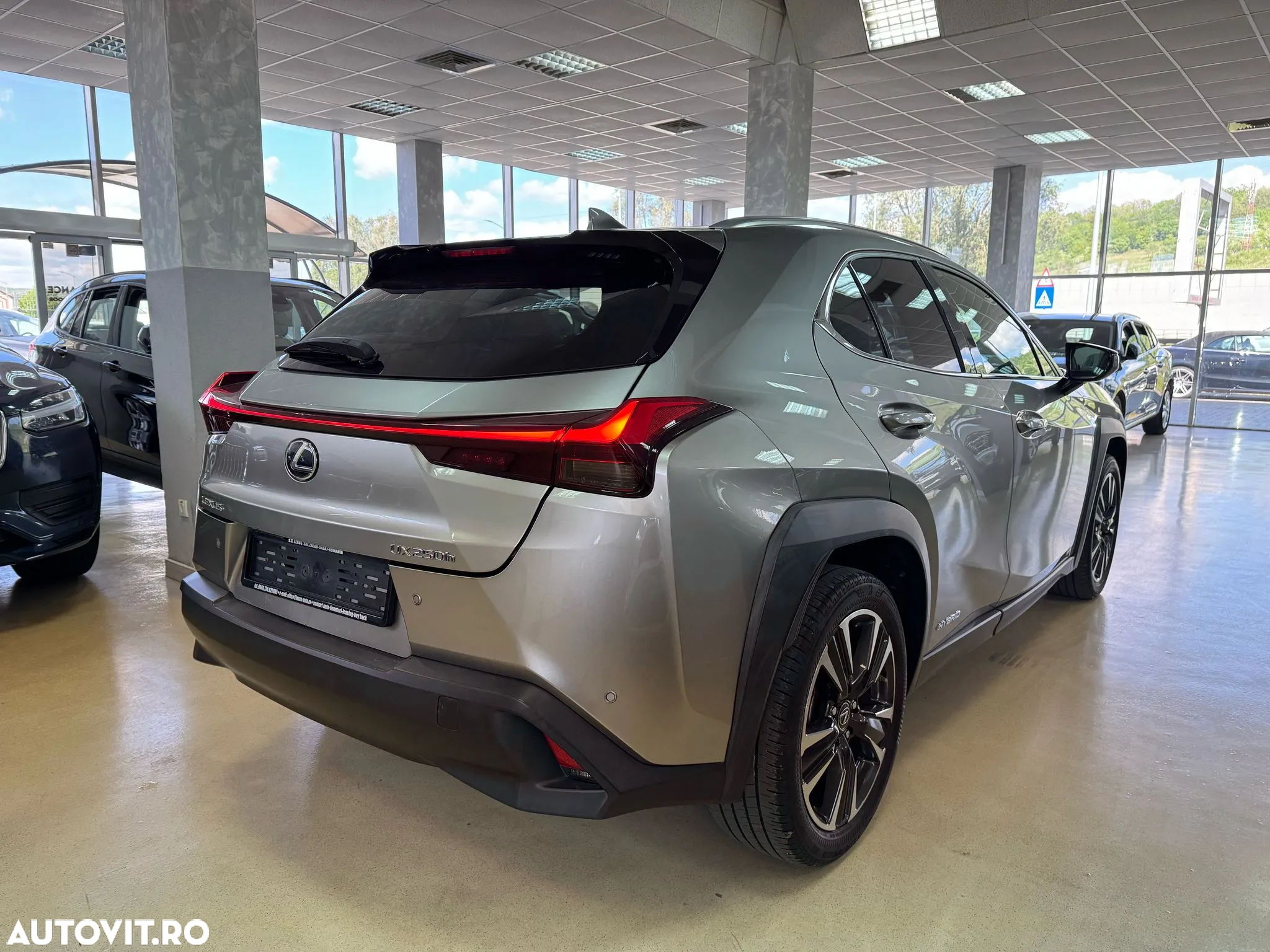 Lexus UX 250h 2.0L HEV 20H- (178 HP) 4X4 CVT F Sport - 9
