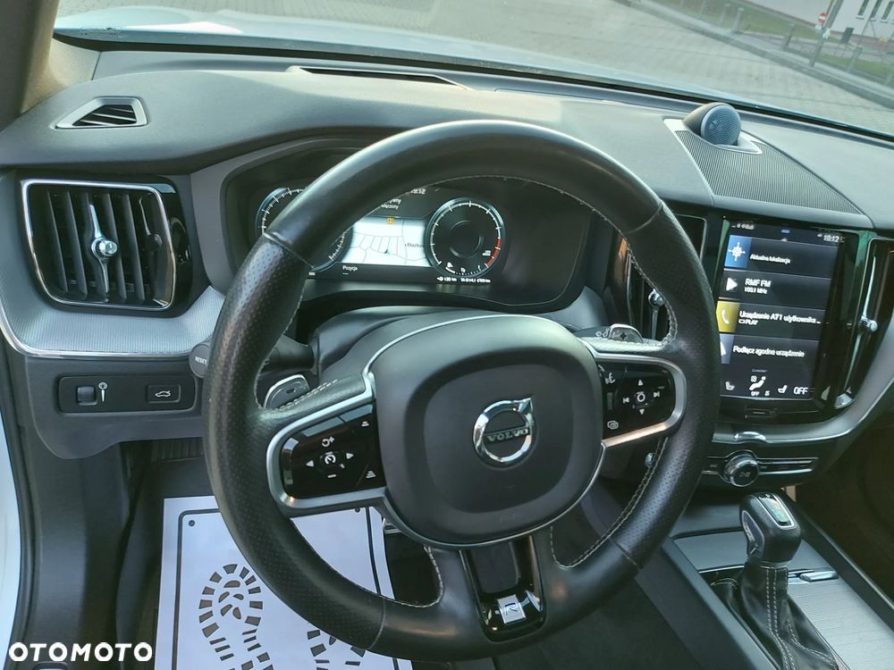 Volvo XC 60 T6 AWD R-Design - 28