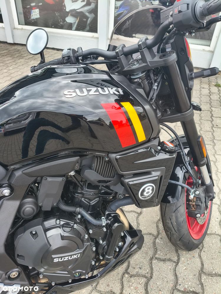 Suzuki GSX - 11