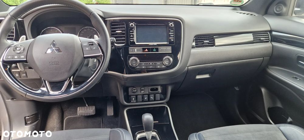 Mitsubishi Outlander 2.0 2WD CVT Diamant Edition+ - 24