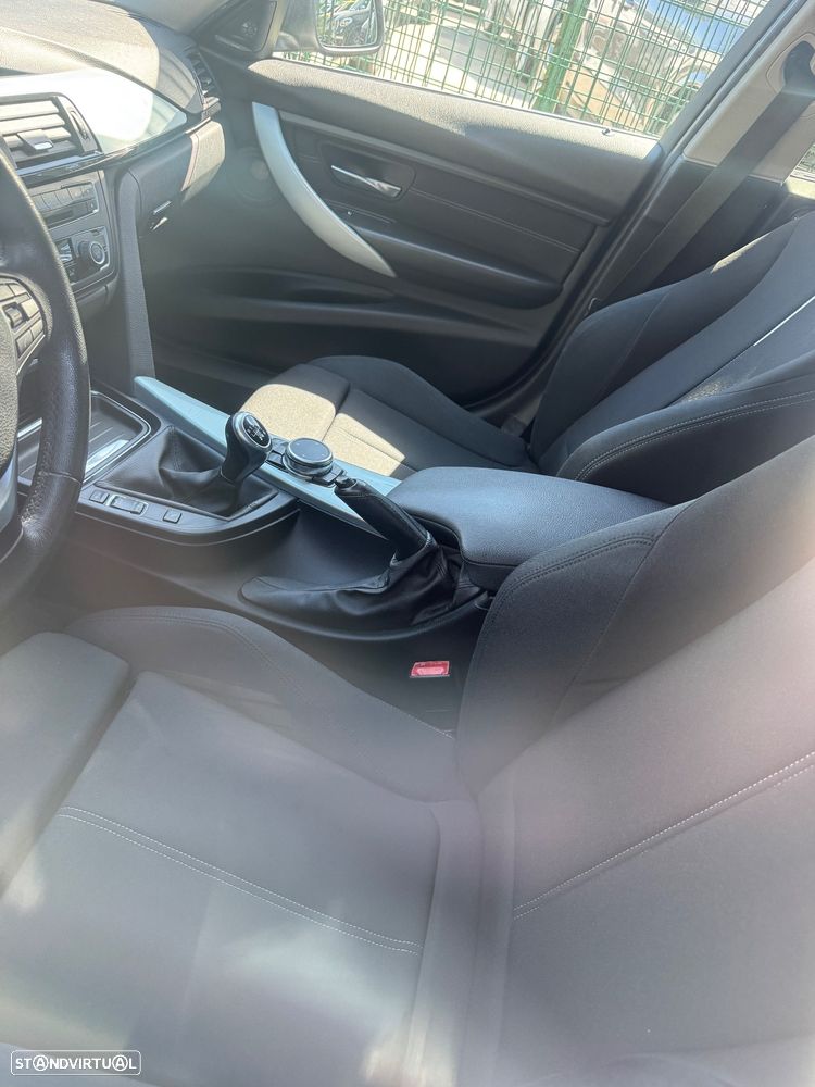 BMW 318 d xDrive Line Sport - 4