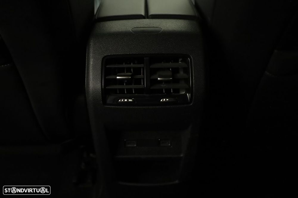 Peugeot 408 1.6 Hybrid Allure e-EAT8 - 22