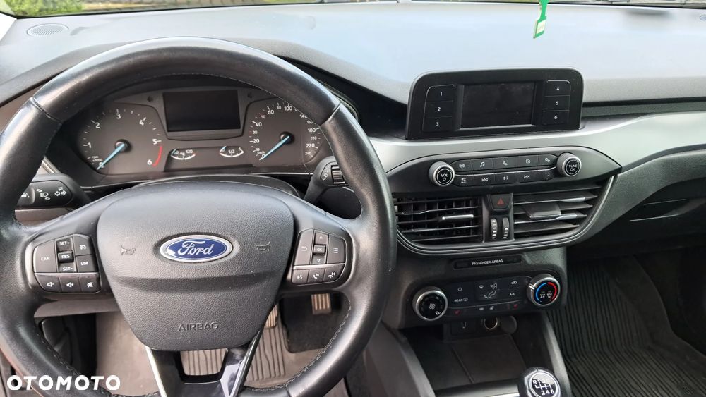 Ford Focus SW - 12