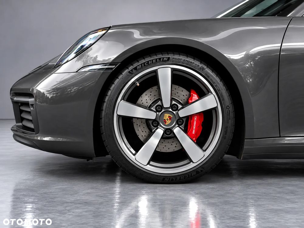 Porsche 911 Carrera 4S - 6