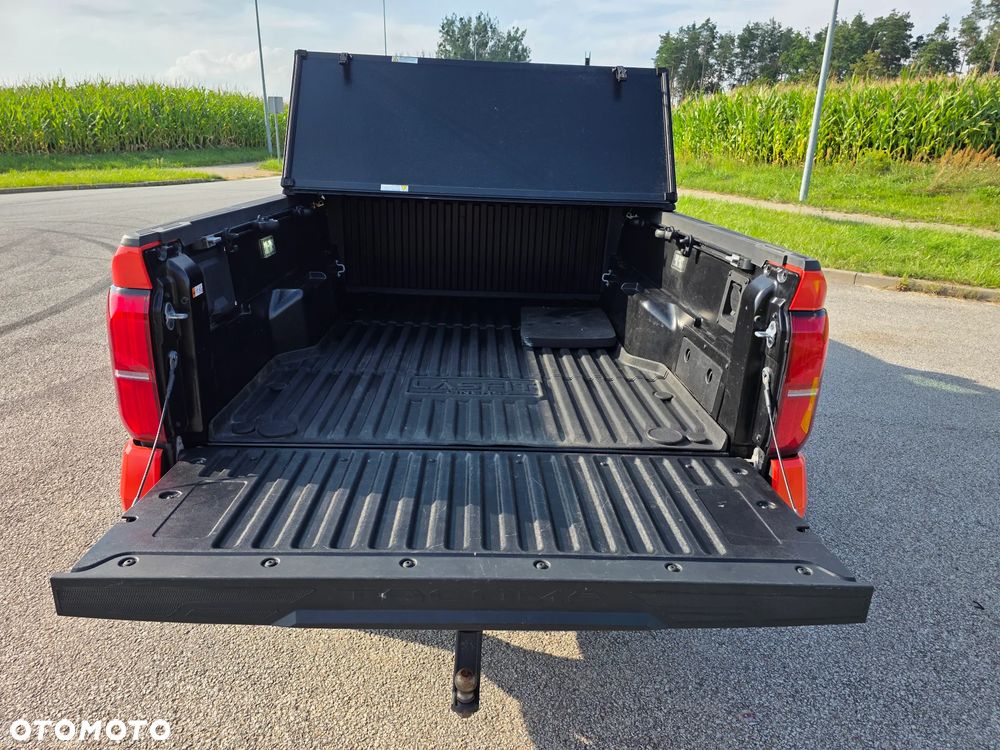 Toyota Tacoma - 15