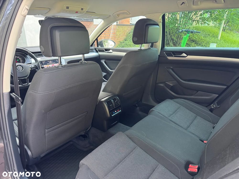 Volkswagen Passat Variant 2.0 TDI SCR 4Motion DSG Comfortline - 9