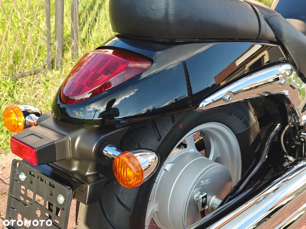 Suzuki Intruder - 7