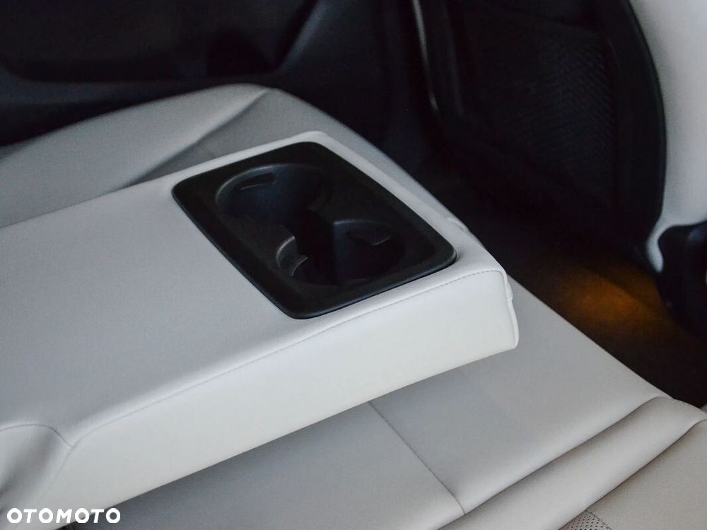BMW iX2 xDrive30 66.5kWh M Sport - 27