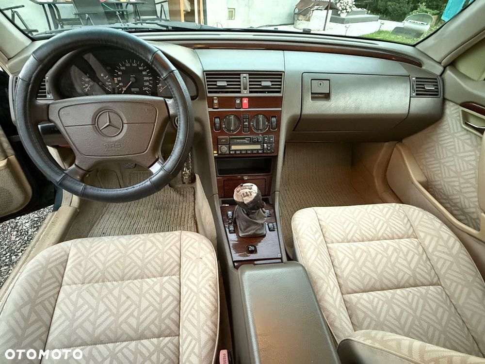 Mercedes-Benz Klasa C 180 Elegance - 4