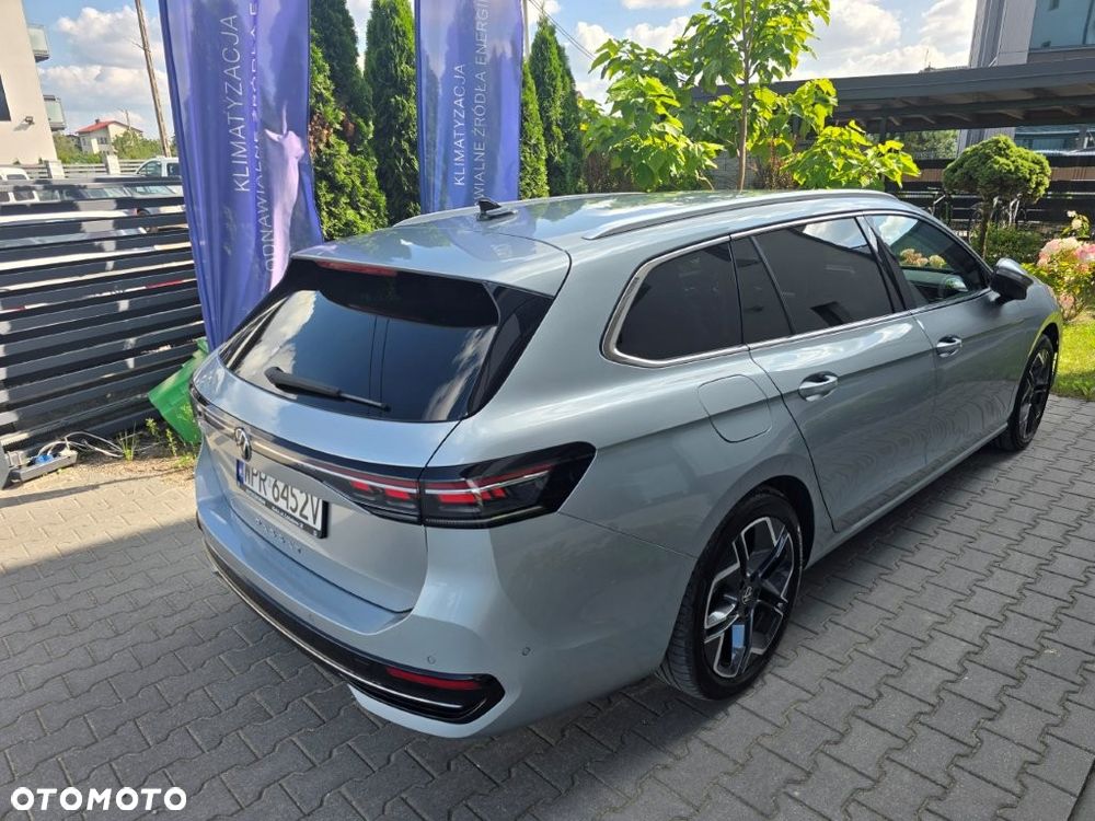 Volkswagen Passat - 1