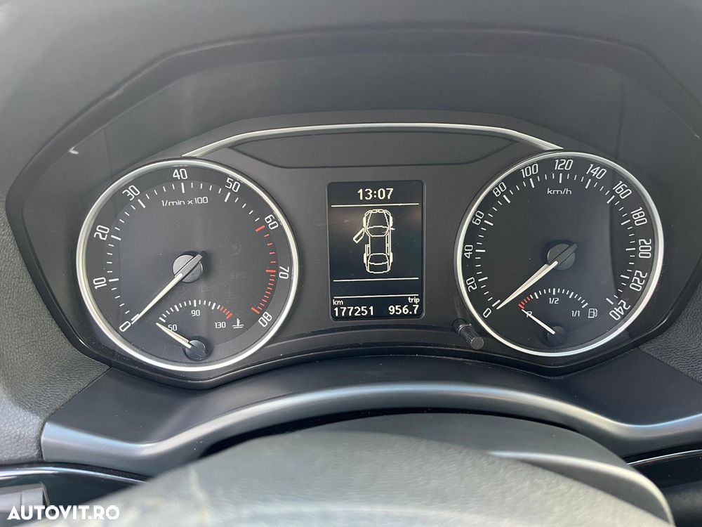 Skoda Octavia 1.8 TSI Laurin Klement DSG - 2