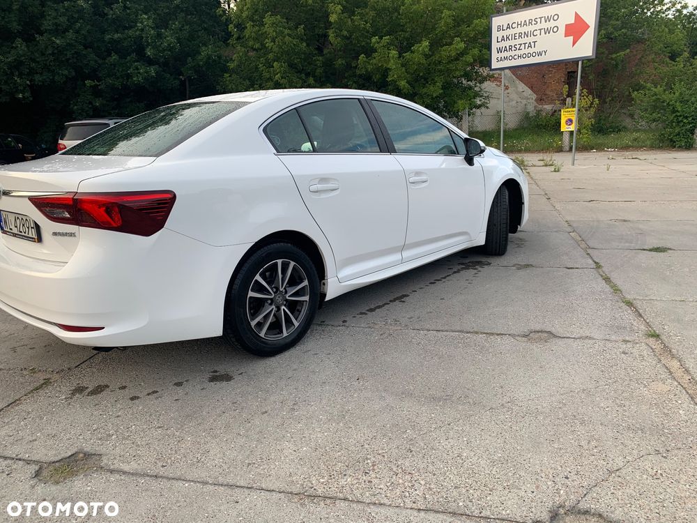 Toyota Avensis 1.6 Premium - 1