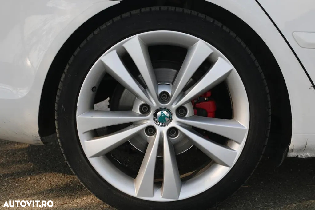 Skoda Octavia 2.0 TDI CR DPF DSG RS - 20