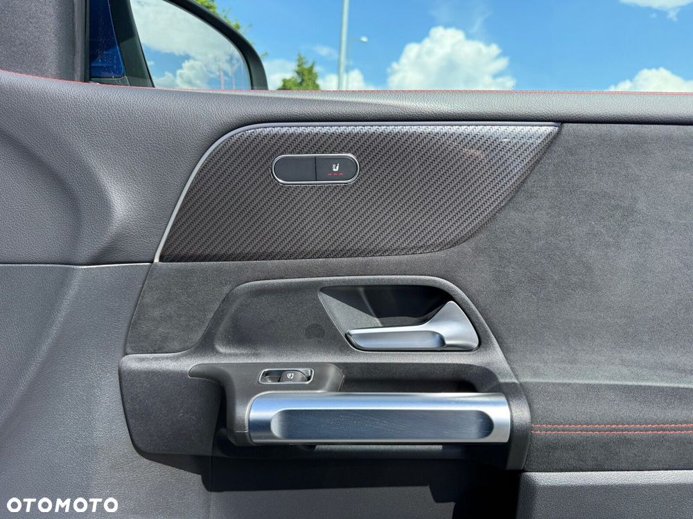 Mercedes-Benz GLB 200 7G-DCT - 25