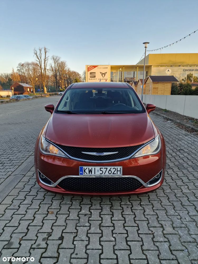 Chrysler Pacifica - 2
