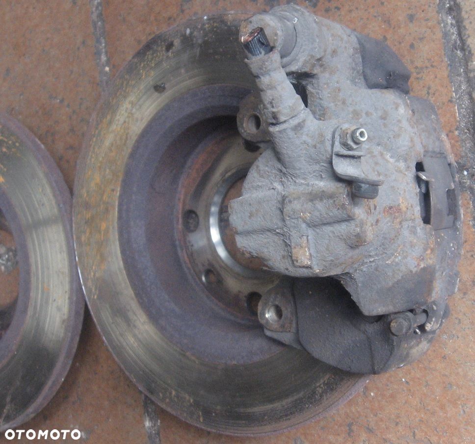 zacisk hamulcowy jarzmo lewy prawy FIAT PANDA II 1.2 8V - 6