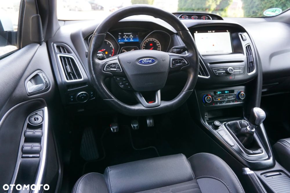 Ford Focus Turnier 2.0 EcoBoost ST mit Leder-Sport-Paket - 17