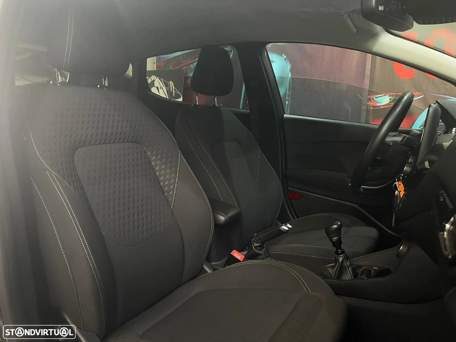 Ford Fiesta 1.0 EcoBoost S&S TITANIUM - 32