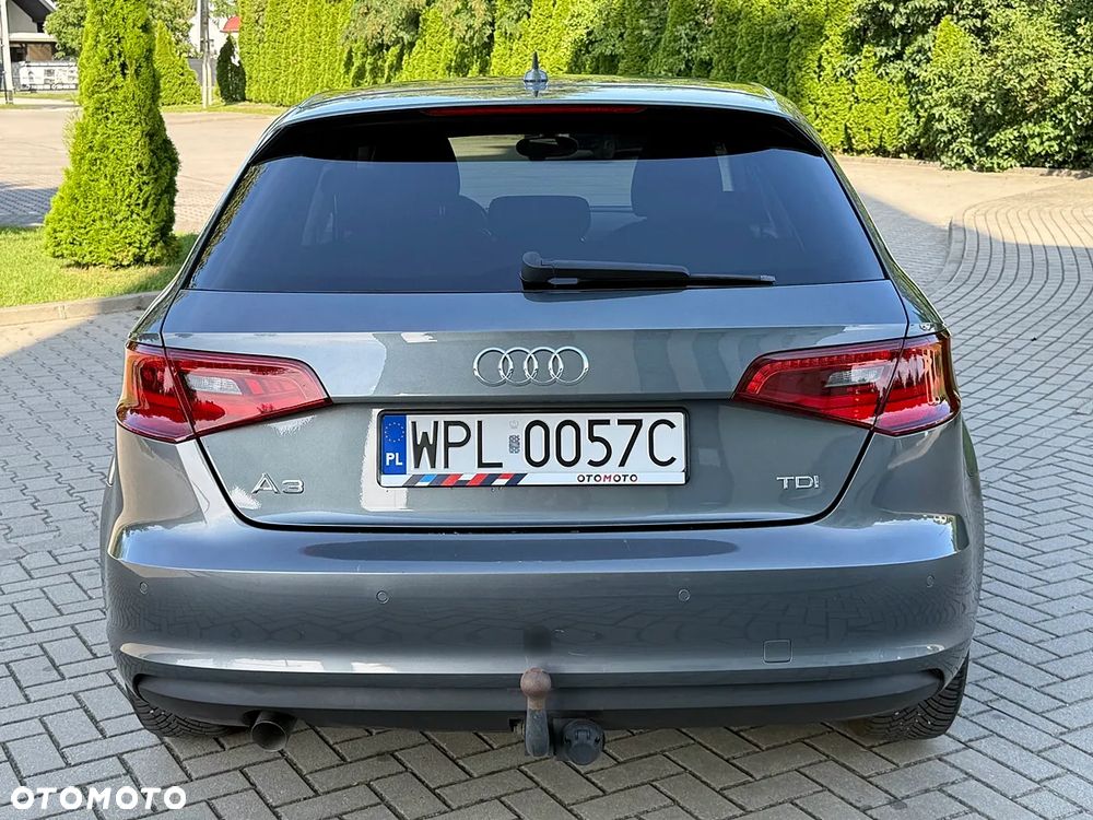 Audi A3 Sportback 1.6 TDI S line Sportpaket - 11