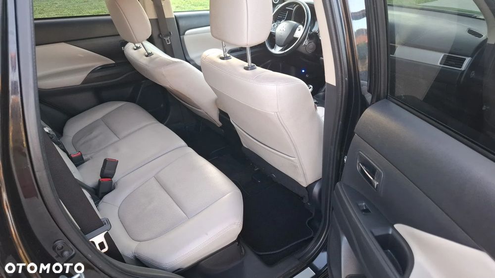 Mitsubishi Outlander - 11