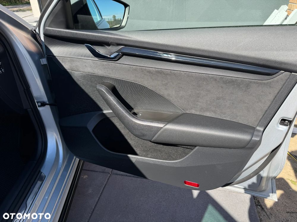 Skoda Octavia 2.0 TDI RS DSG - 25