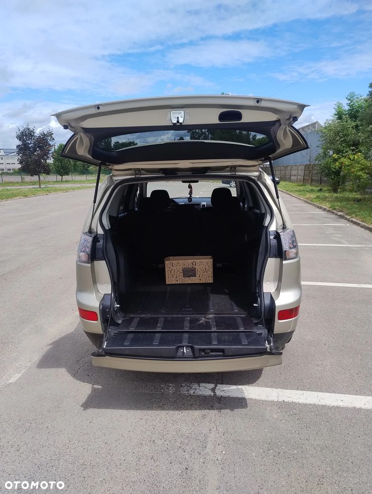 Mitsubishi Outlander 2.4 Invite 2WD - 11