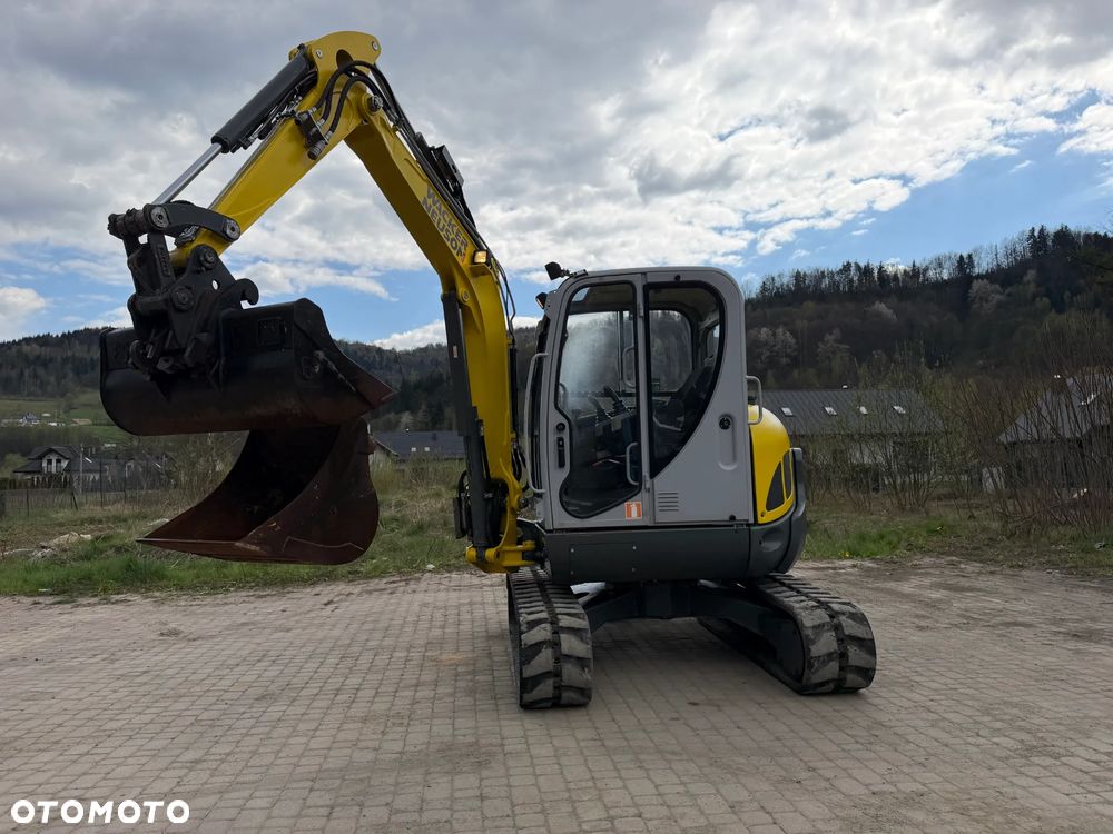 Wacker Neuson EZ53 Koparka Gąsienicowa 5,5 Tony. 2020 rok. 1772 mtg. Jak Nówka z salonu! ani deka luzów czy wycieków! Pochodzi z Gospodarstwa Norweskiego! Aktualne serwisy DEKRA BMWT 2027r. 2 łyżki. Silnik PERKINS 4 cyl. 52km. Maszyna Full wypasiona! Bogata wersja Norweska! Klima. Szybkozłącze Hydrauliczne. OKAZJA. Pełny Oryginał historia do sprawdzenia w Wacker autoryzowany! 4 sekcje Hydrauliczne. Po serwisach eksploatacyjnych. Ani Deka luzów i wycieków - 4