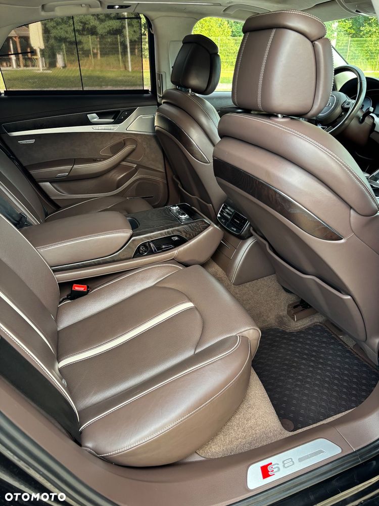 Audi S8 - 24
