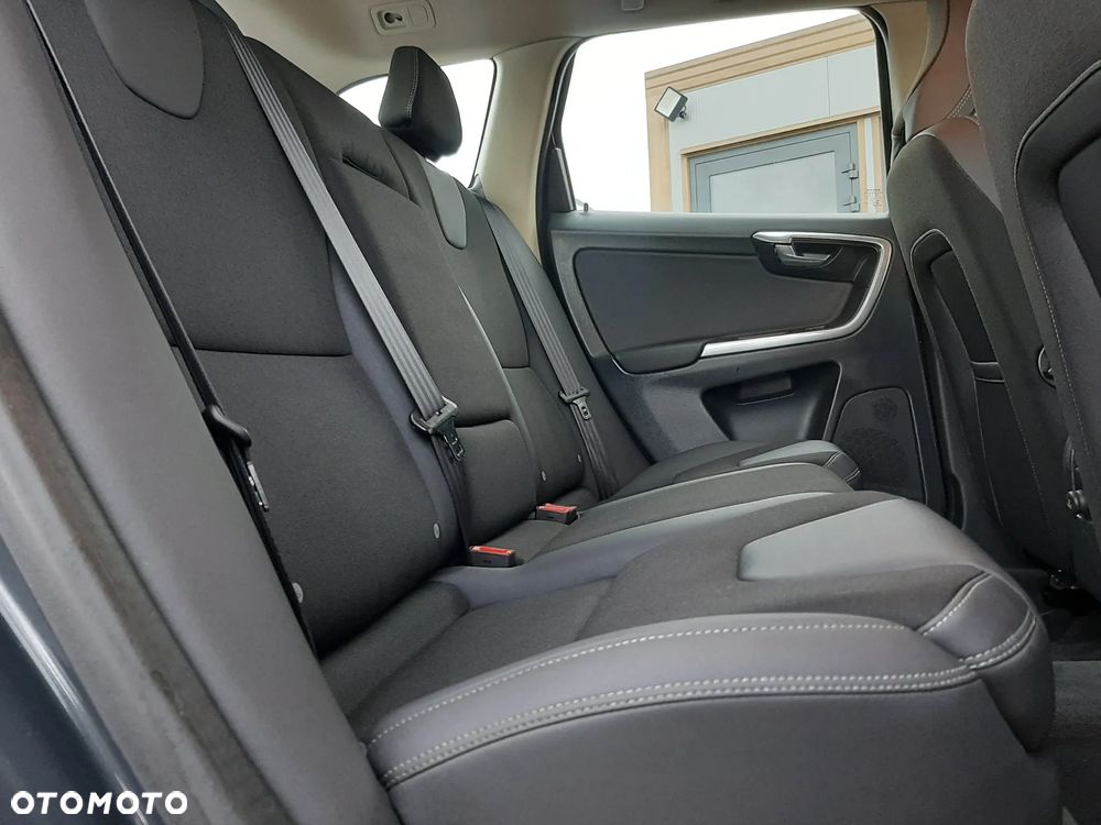 Volvo XC 60 D3 Geartronic Momentum - 25