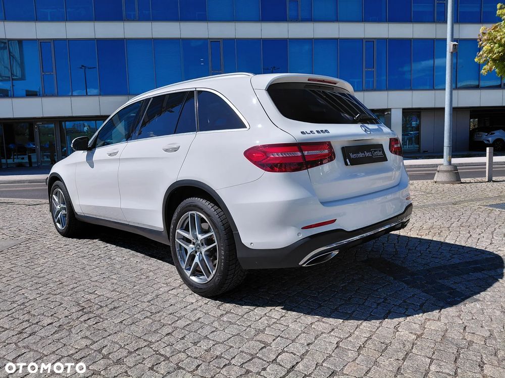 Mercedes-Benz GLC 250 4Matic 9G-TRONIC AMG Line - 8