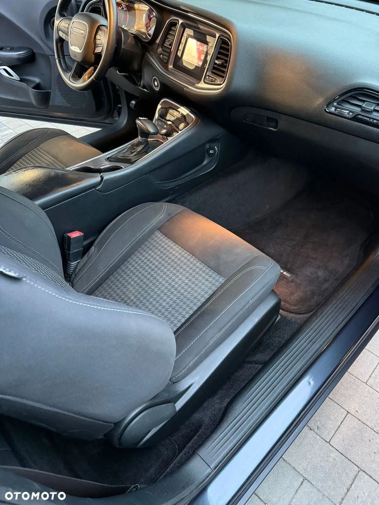 Dodge Challenger - 10