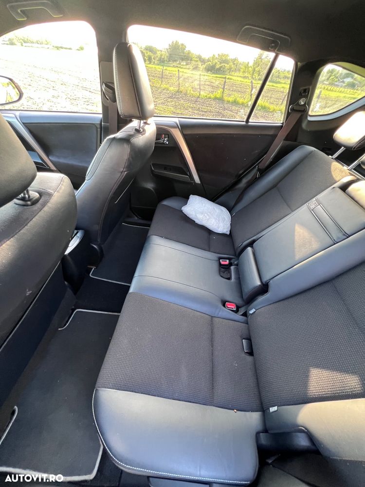 Toyota RAV4 - 11