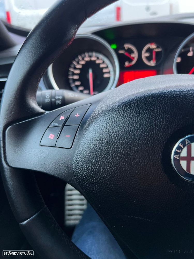 Alfa Romeo Giulietta 1.6 JTDM Distinctive - 37