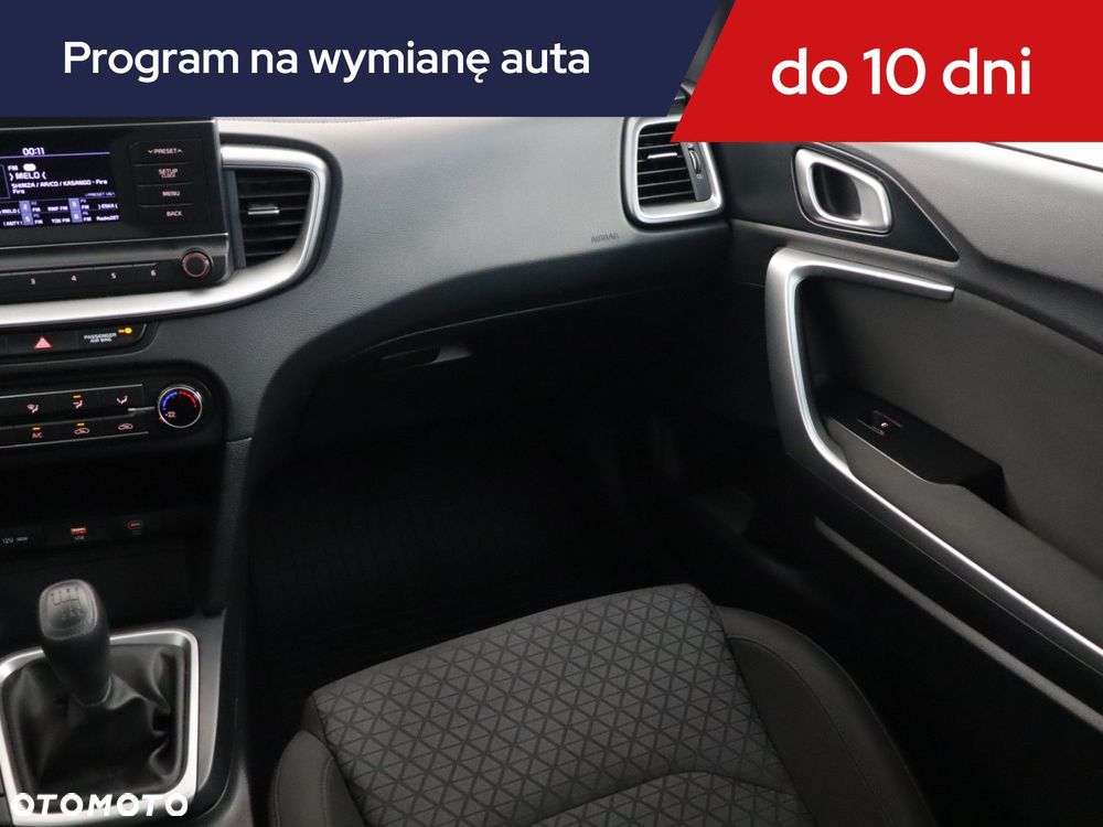 Kia Ceed - 10