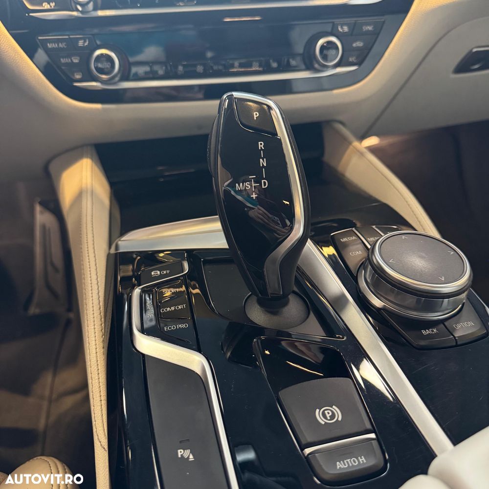 BMW Seria 5 530d xDrive AT - 10