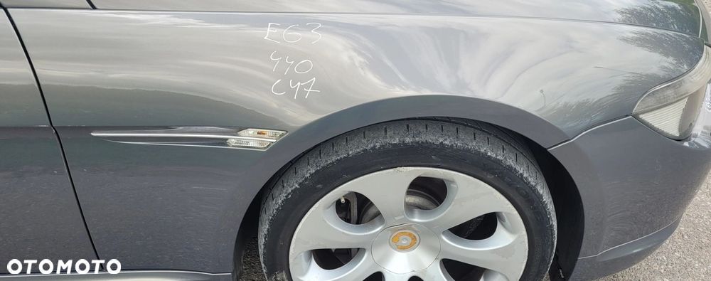 BŁOTNIK PRAWY PRZÓD PRZEDNI BMW E63 E64 440 STRATUSGRAU METALIC
