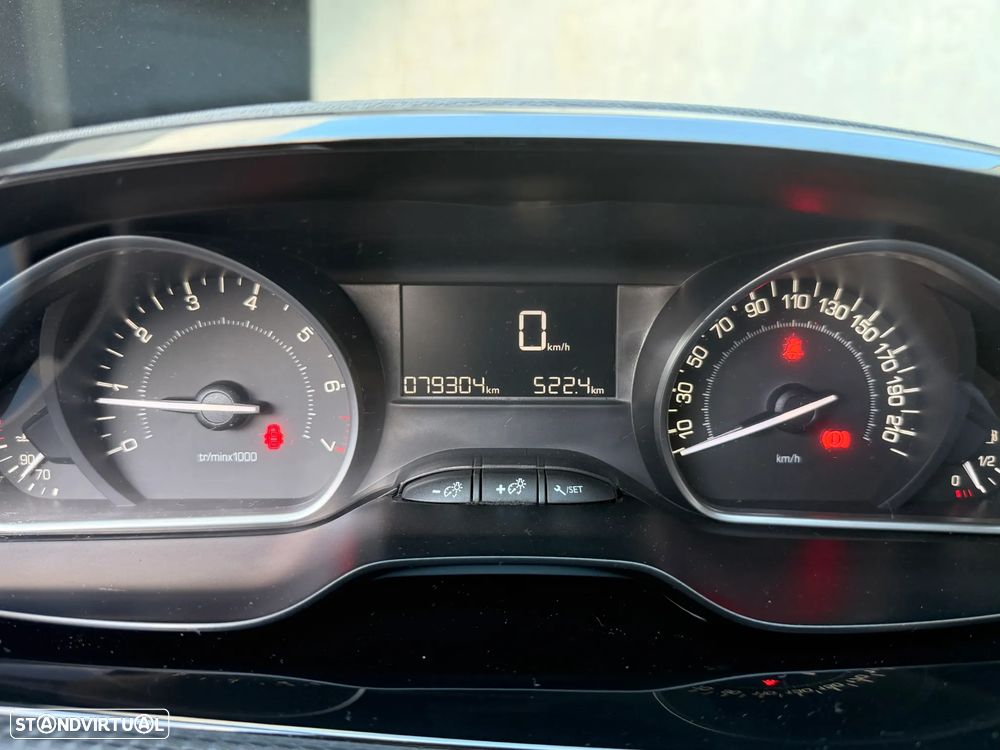 Peugeot 208 1.2 PureTech Style - 18
