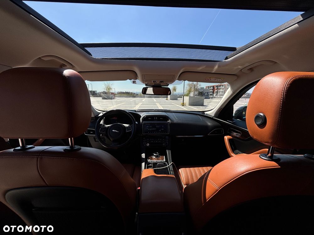 Jaguar F-Pace 2.0 i4D AWD Prestige - 30