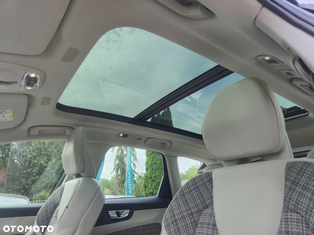 Volvo XC 60 D4 SCR Momentum - 22