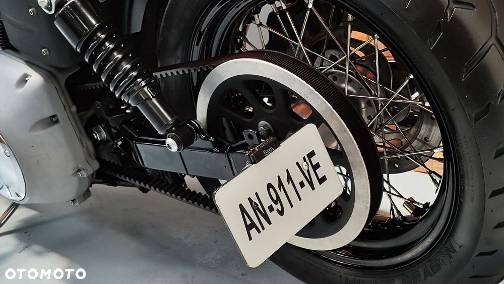 Harley-Davidson Dyna Street Bob - 25