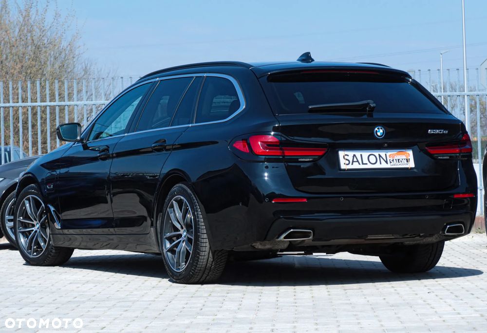 BMW Seria 5 530e sport - 36