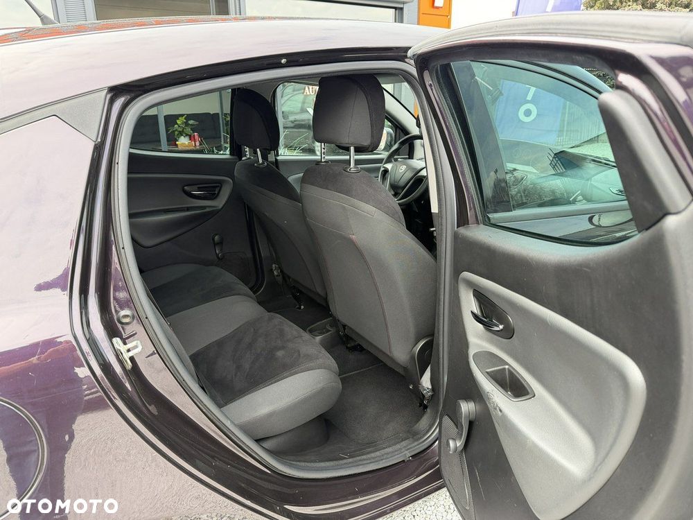 Lancia Ypsilon 0.9 Black&Red S&S - 24