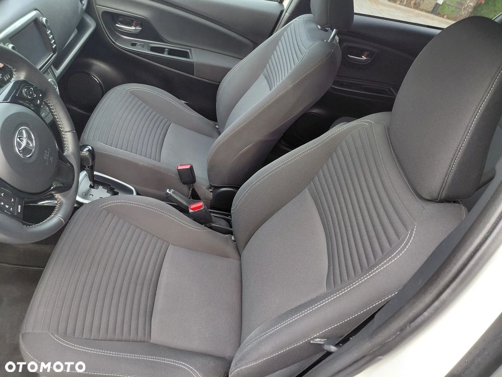 Toyota Yaris Hybrid 100 Premium - 8