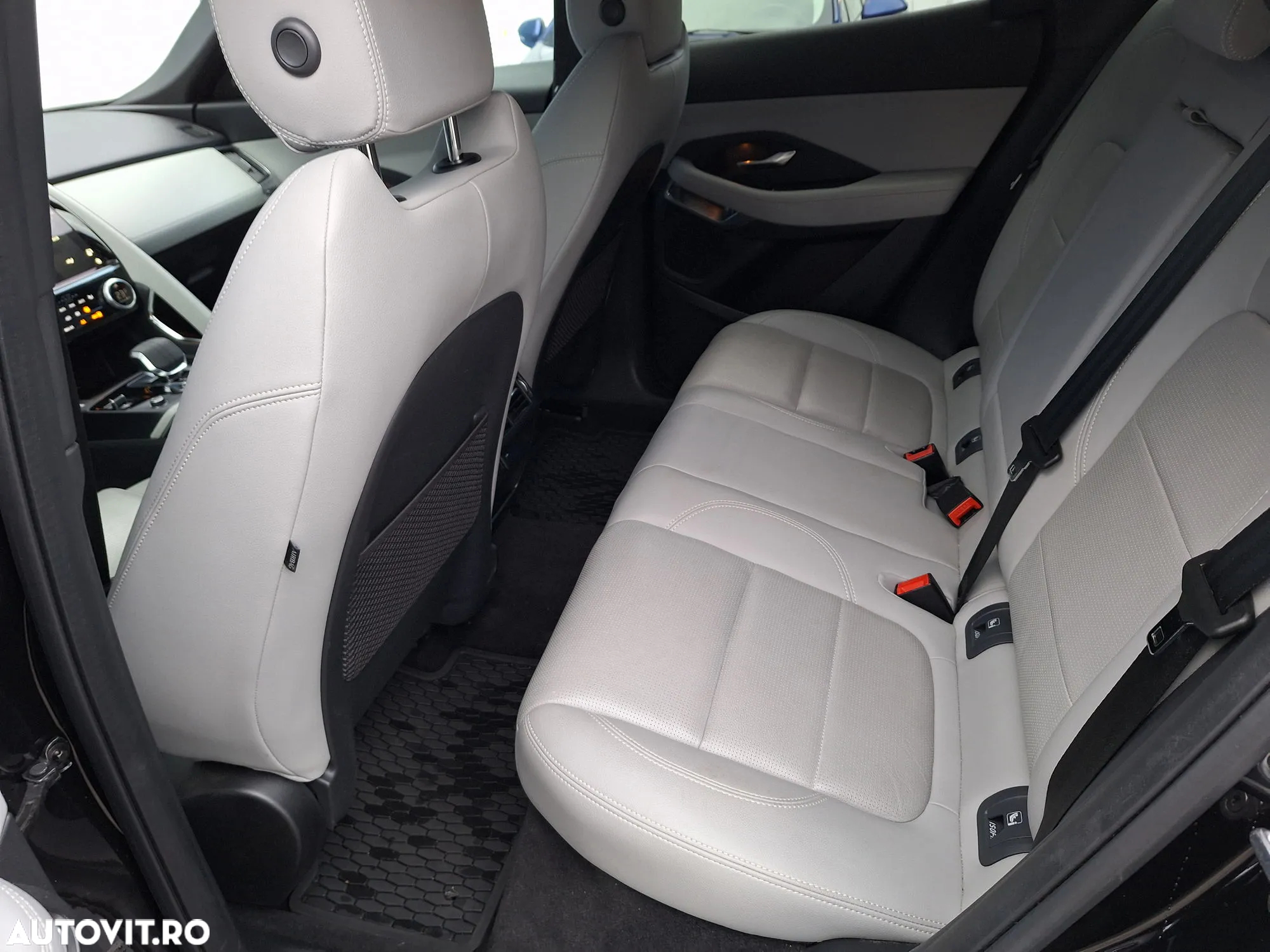 Jaguar E-Pace P200 AWD R-Dynamic - 11