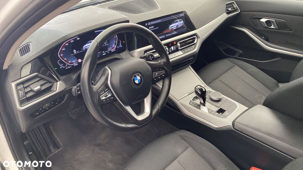 BMW Seria 3 318i Advantage - 9