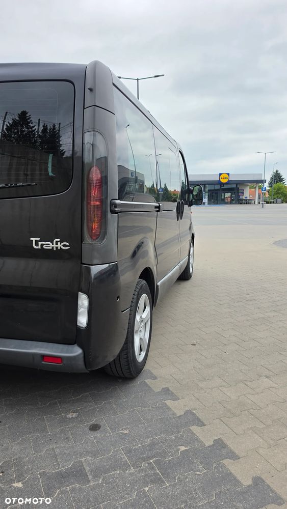 Renault Trafic Passenger - 8